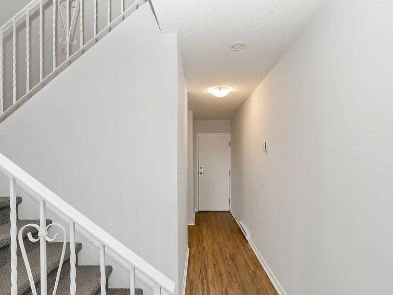 12 Colborne St E — Photo 7