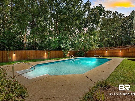 2nd image of 1171 Newbury Ln E