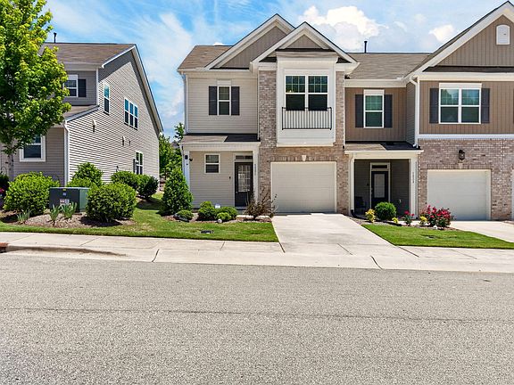 3rd image of 1021 Brightskies St