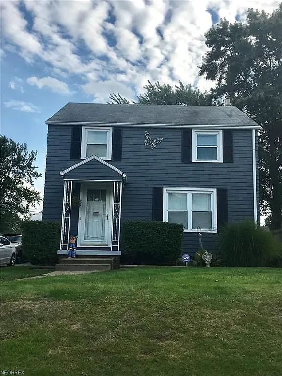 1220 Milford St NE photo 1