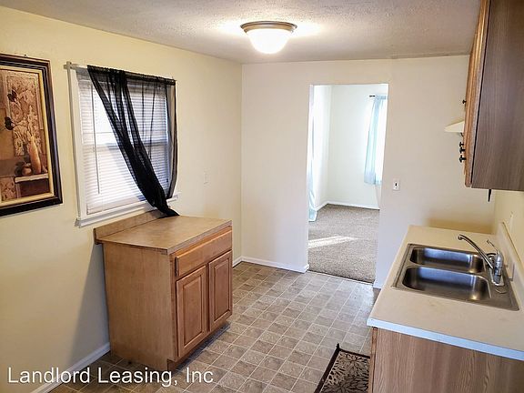 5th image of 3055 Wilson St