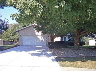 8431 Sharon Cir, Urbandale, IA 50322