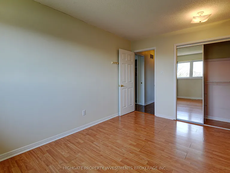654 Brougham Pl #MAIN UPPER — Photo 18