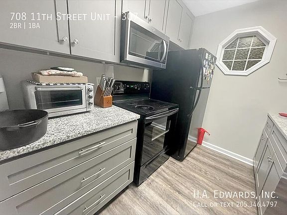 5th image of 708 11th St APT 307