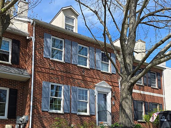 2nd image of 446 Dayton St