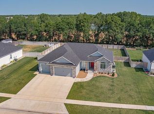 1417 North Shore Dr, Salina, KS 67401