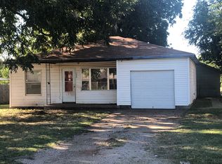 220 Locust St, Perry, OK 73077