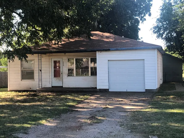 220 Locust St, Perry, OK 73077