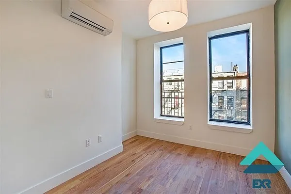 Rented by EXR | media 27