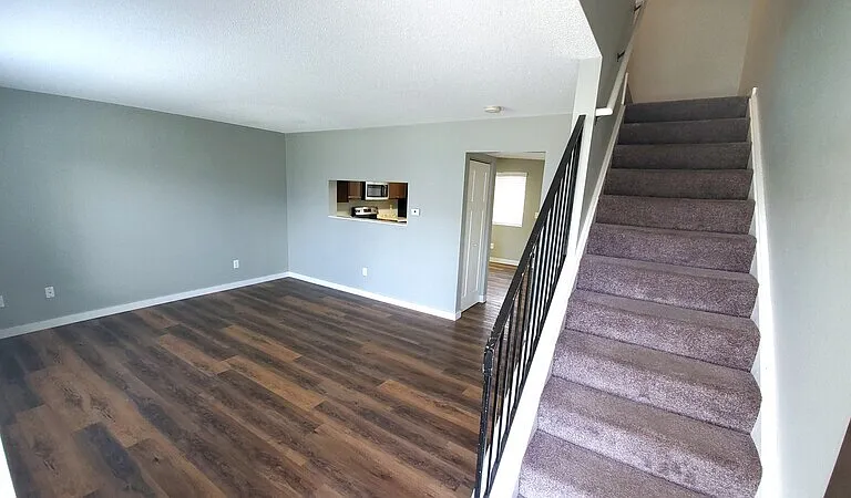 454 N 18th Ave — Photo 3