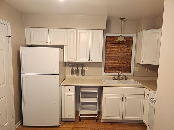 3rd image of 657 S Margaret St #A