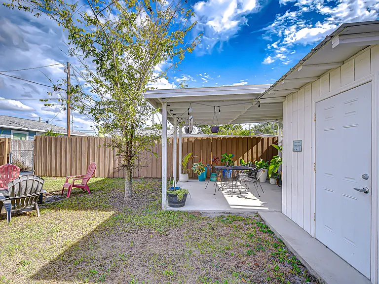 Private covered pergola next to the covered laundry area, washer and dryer are included and inside