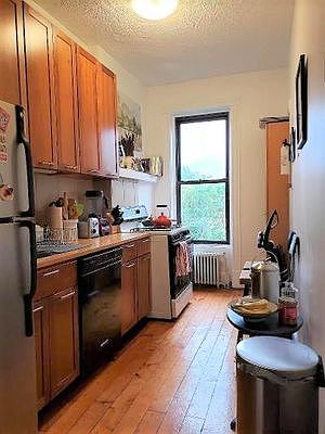 2nd image of 457 11th St #3