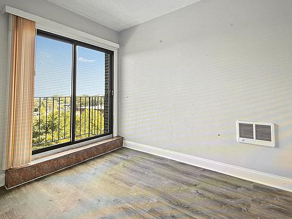 2nd image of 4522 N Clarendon Ave #30