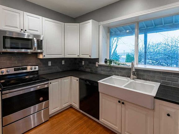 4th image of 383 1st Ave