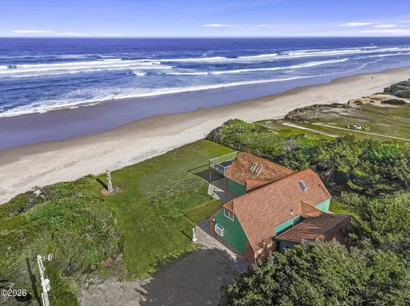 155 NW Texas St, Yachats, OR 97498
