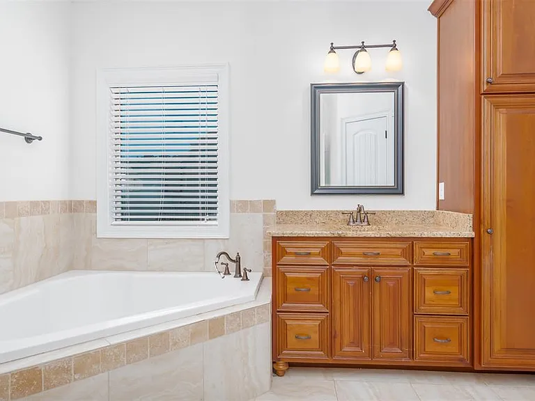 1035 Haylee Brook Ln — Photo 20