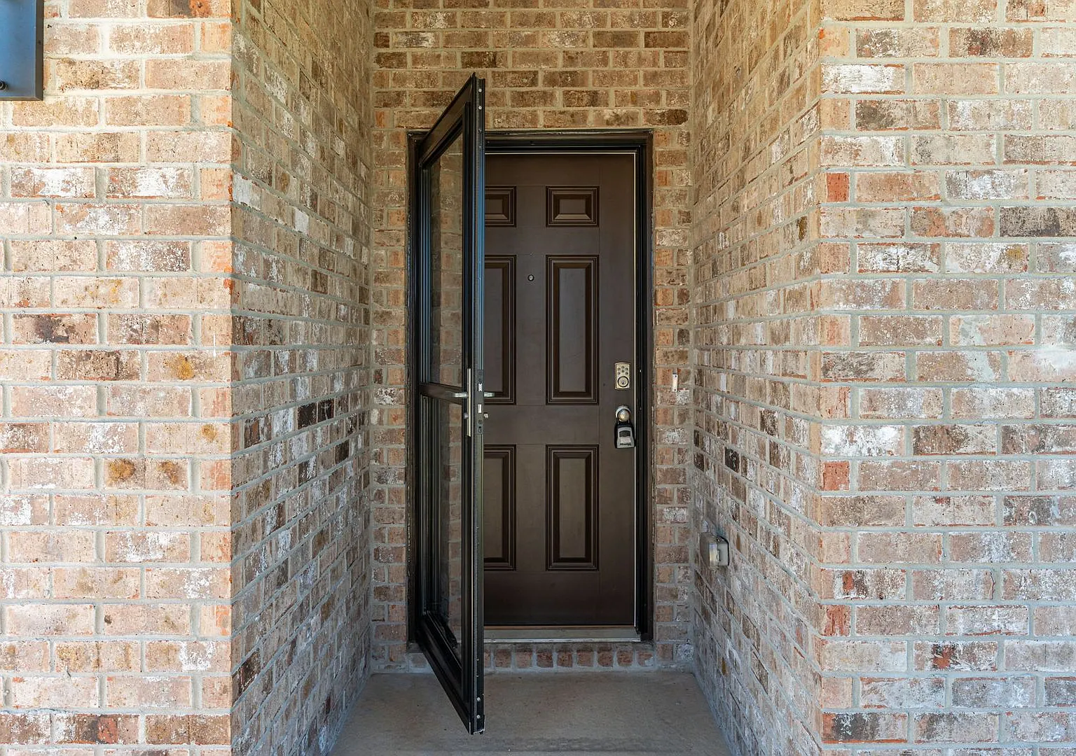 Modern 4-Bedroom All-Brick Home in Crestview with Spacious Yard, Upgrades and Community Pool — Photo 4