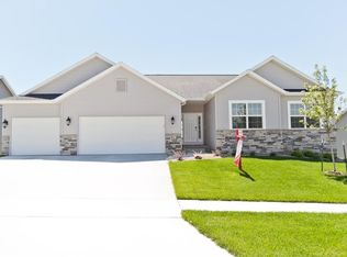 811 Bowhunter Dr, Marion, IA 52302