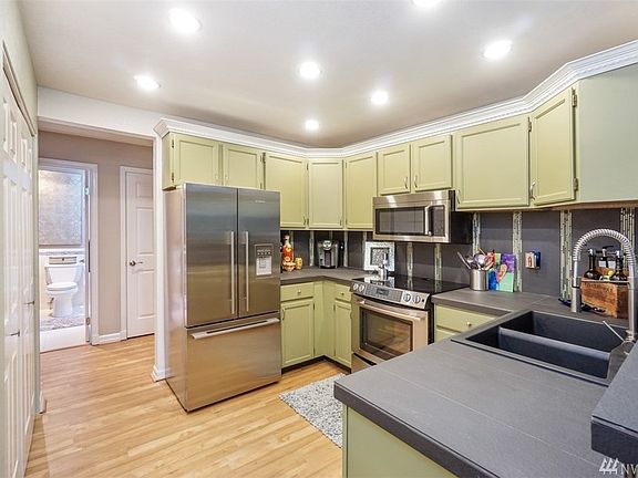 3rd image of 4210 Factoria Blvd SE APT A8