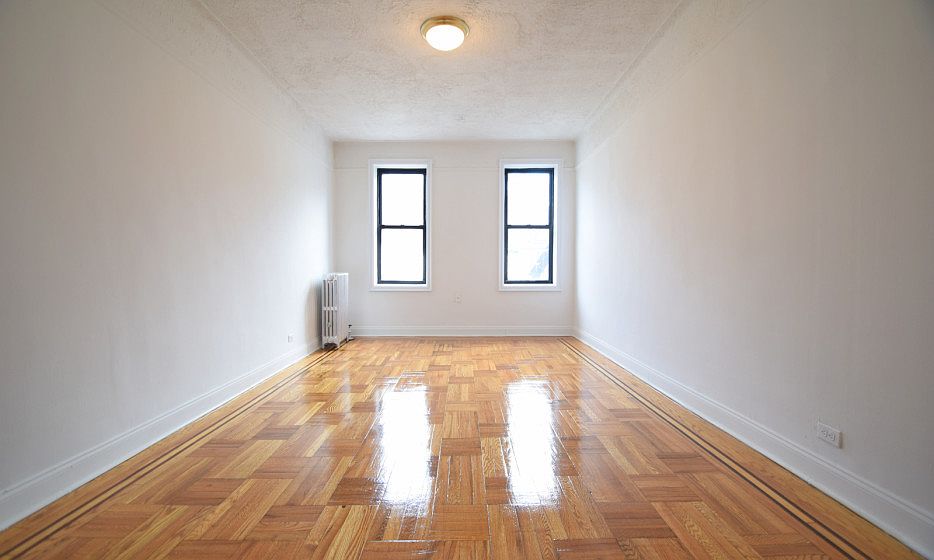 Cedar Arms - Living Room