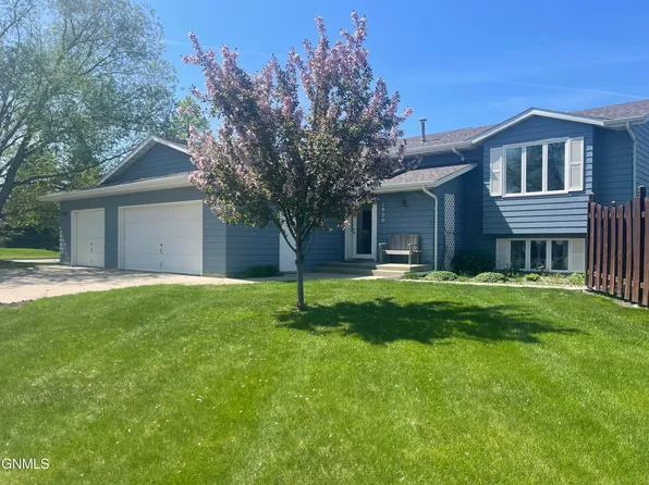 1920 S Reno Dr, Bismarck, ND 58504