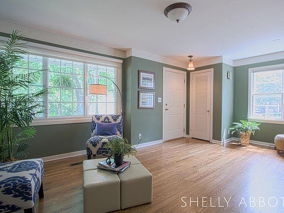 4th image of 2742 Richards Dr SE