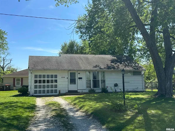 2308 W Overbrook Dr, Peoria, IL 61604