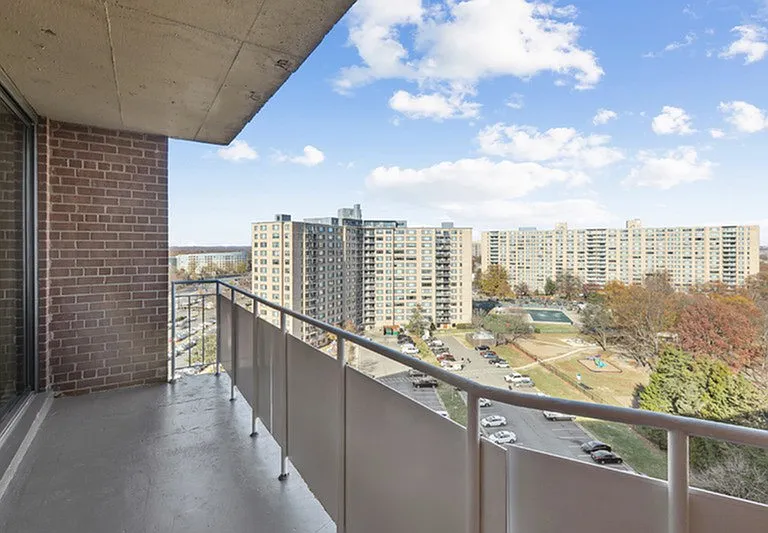 Stratford at Southern Towers — Photo 21