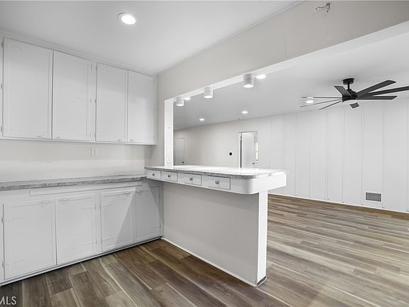 4th image of 7400 Cozycroft Ave #7400