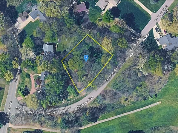 201 Deer Run Dr, Plainwell, MI 49080