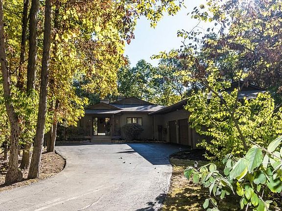 2nd image of 7680 Bridlespur Ln