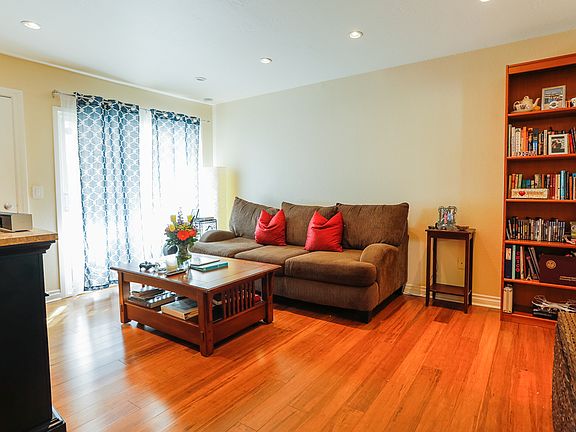 5th image of 4747 Hamilton St Unit 10
