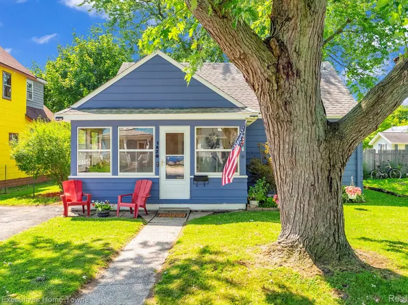 1420 Carleton St, Port Huron, MI 48060