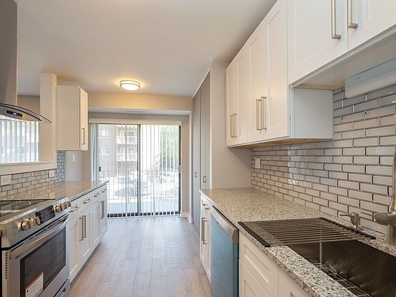4th image of 1702 Mill St APT 208