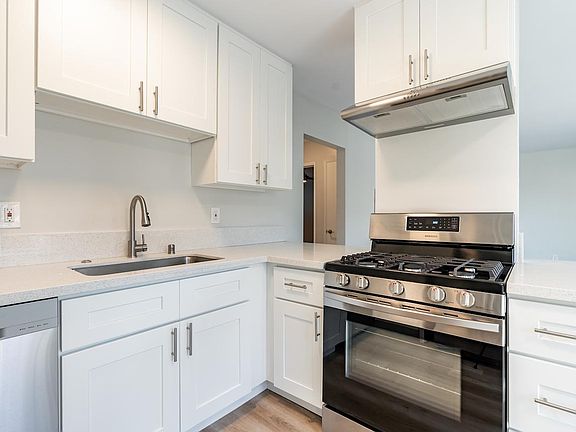 4th image of 4152 Mississippi St