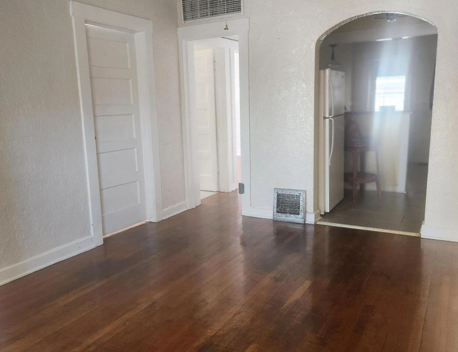 2 bed, 1.0 bath, 924 sqft, $1,150 — Photo 3