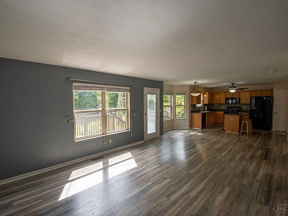 5th image of 3607 Legend Oaks Dr