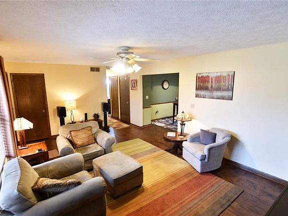 5th image of 330 Rivermoor Dr