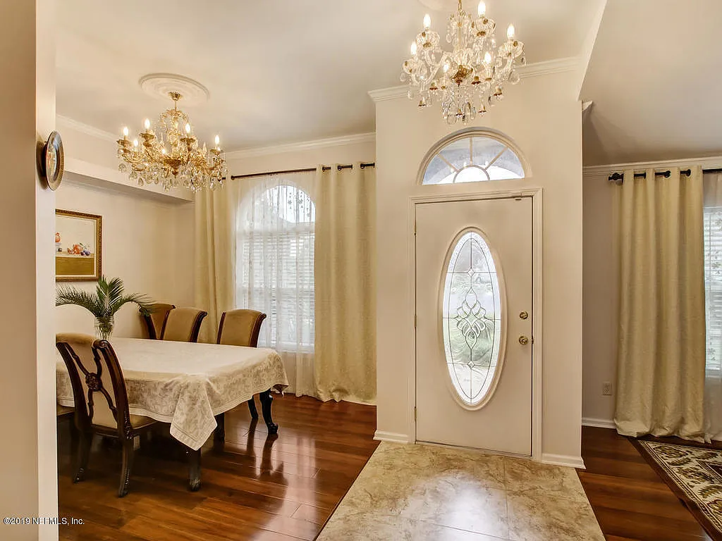 3 bed, 2.0 bath, 2008 sqft, $2,300 — Photo 3