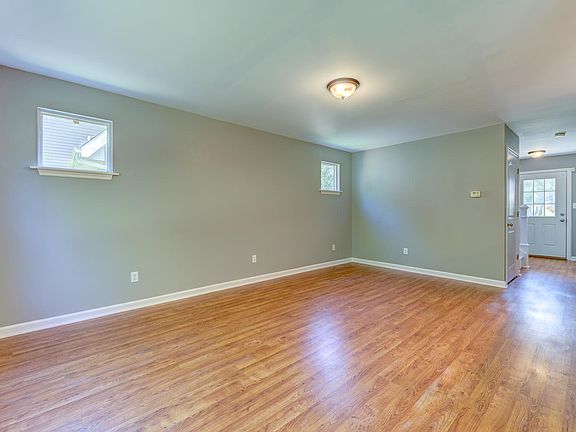 5th image of 325 Memphis St