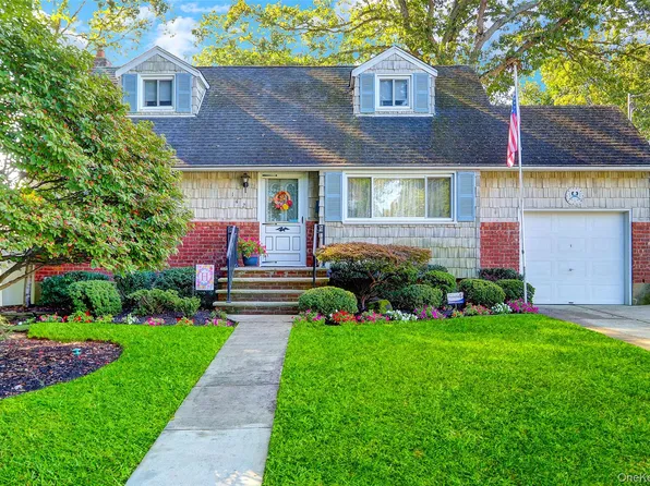 142 N Chestnut Street, Massapequa, NY 11758