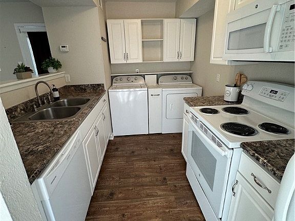 5th image of 2411 De Lee St APT 20