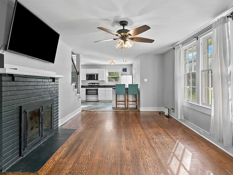 258 E Moody Ave — Photo 14