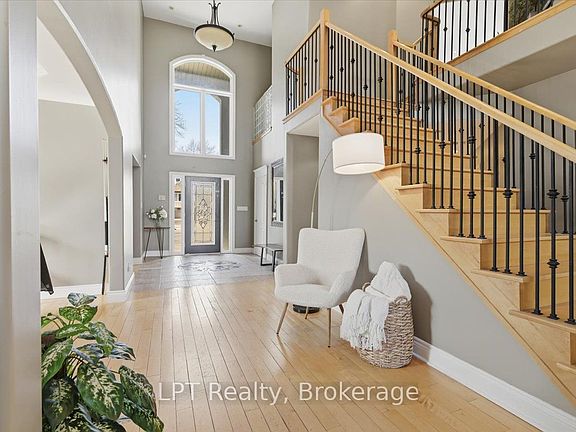 3rd image of 1879 Appleview Rd