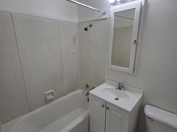 4th image of 249 E Poplar St #249