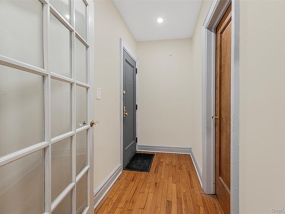 5th image of 26 Pondfield Road #1D