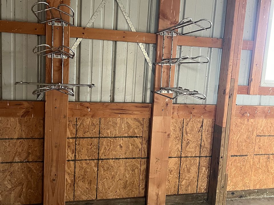 Saddle stand