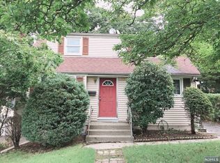 54 Spruce St, Fairview, NJ 07022