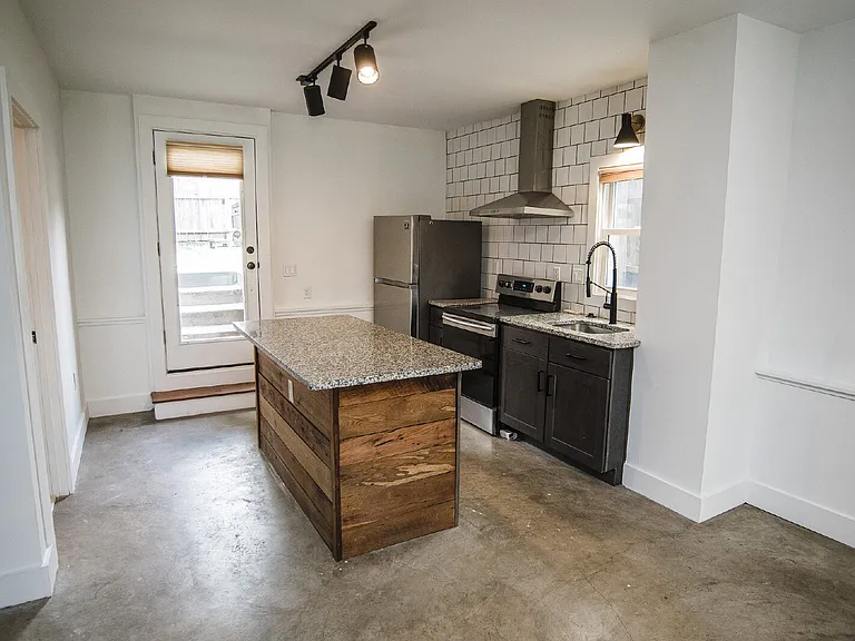 505 N Cameron St — Photo 4